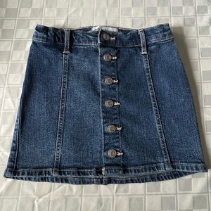 Abercrombie & Fitch girls jean skirt. Size 5-6. Like new, SFH